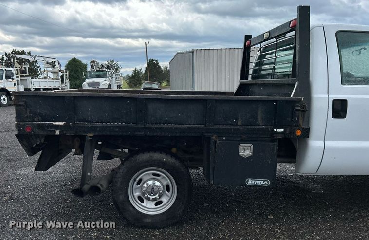 image for item LV9092 2010 Ford F350 Super Duty XL  flatbed pickup truck