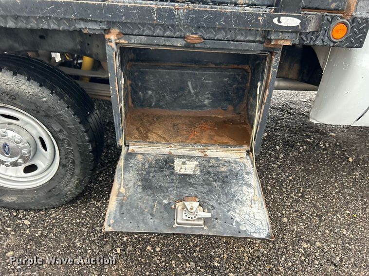 image for item LV9092 2010 Ford F350 Super Duty XL  flatbed pickup truck