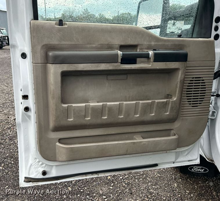 image for item LV9092 2010 Ford F350 Super Duty XL  flatbed pickup truck