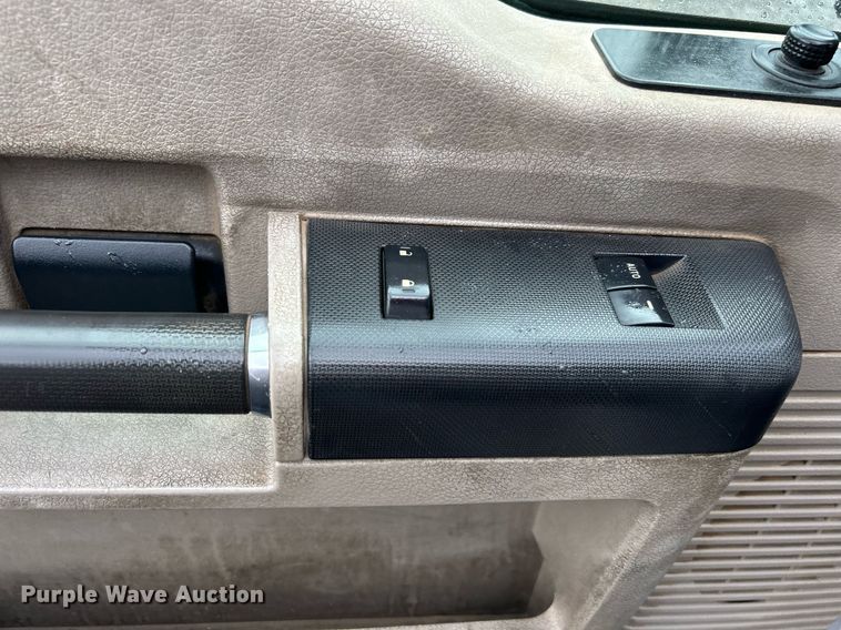 image for item LV9092 2010 Ford F350 Super Duty XL  flatbed pickup truck