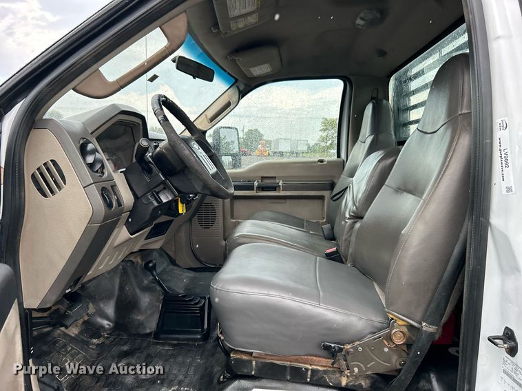 image for item LV9092 2010 Ford F350 Super Duty XL  flatbed pickup truck