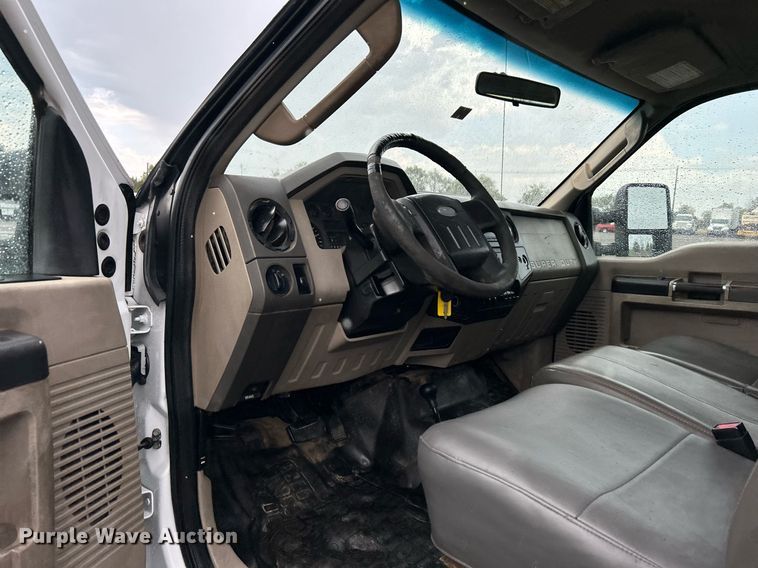 image for item LV9092 2010 Ford F350 Super Duty XL  flatbed pickup truck