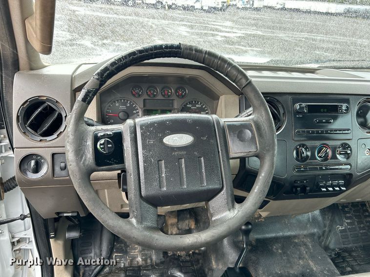 image for item LV9092 2010 Ford F350 Super Duty XL  flatbed pickup truck