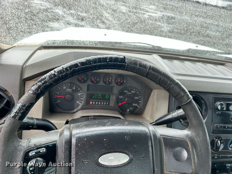 image for item LV9092 2010 Ford F350 Super Duty XL  flatbed pickup truck