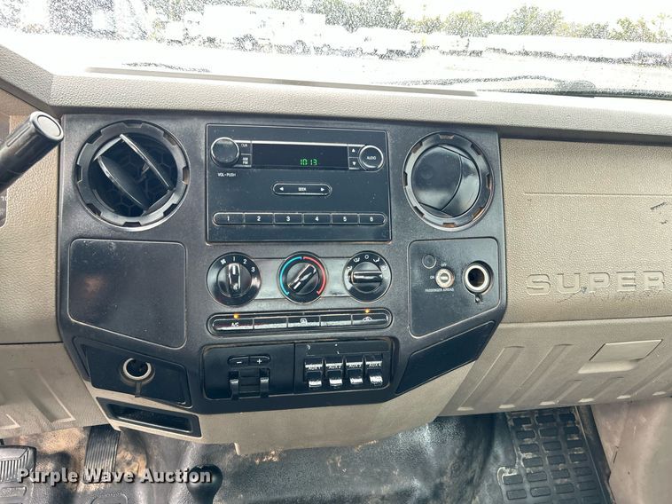 image for item LV9092 2010 Ford F350 Super Duty XL  flatbed pickup truck