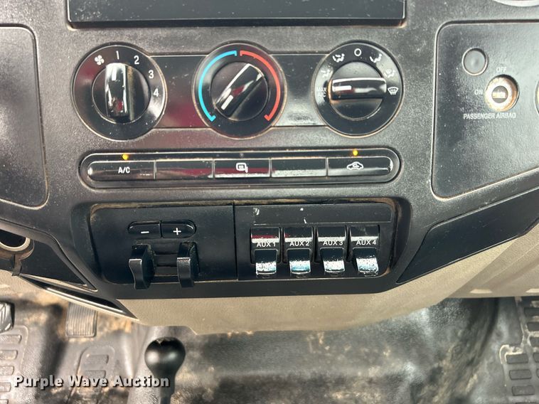 image for item LV9092 2010 Ford F350 Super Duty XL  flatbed pickup truck