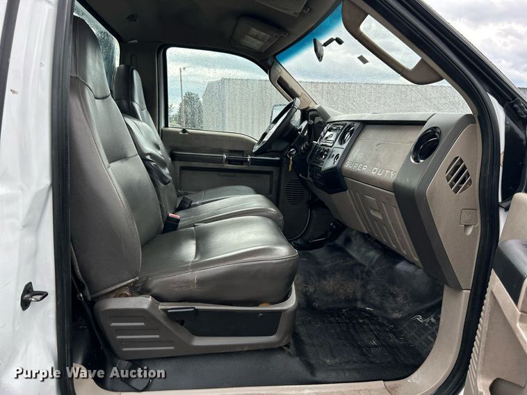 image for item LV9092 2010 Ford F350 Super Duty XL  flatbed pickup truck