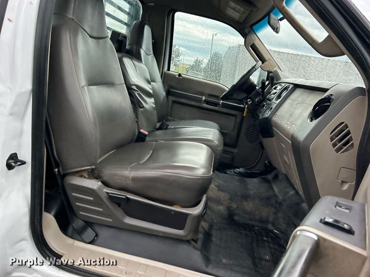 image for item LV9092 2010 Ford F350 Super Duty XL  flatbed pickup truck