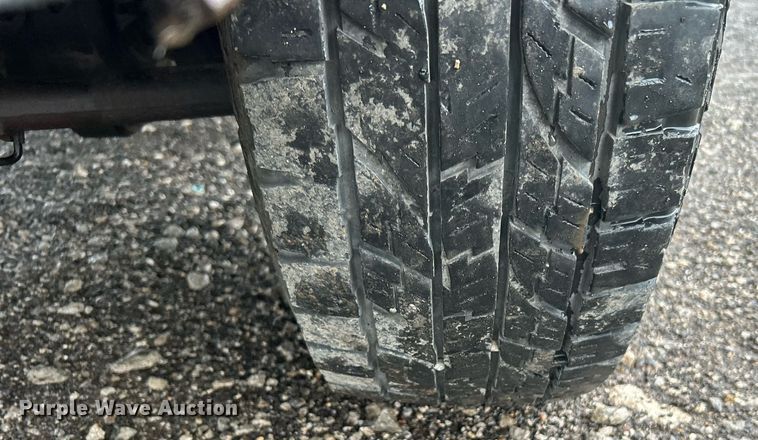 image for item LV9092 2010 Ford F350 Super Duty XL  flatbed pickup truck