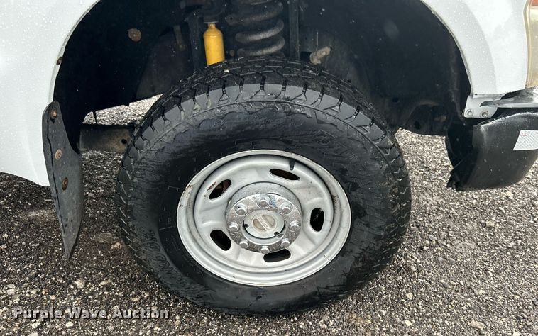 image for item LV9092 2010 Ford F350 Super Duty XL  flatbed pickup truck