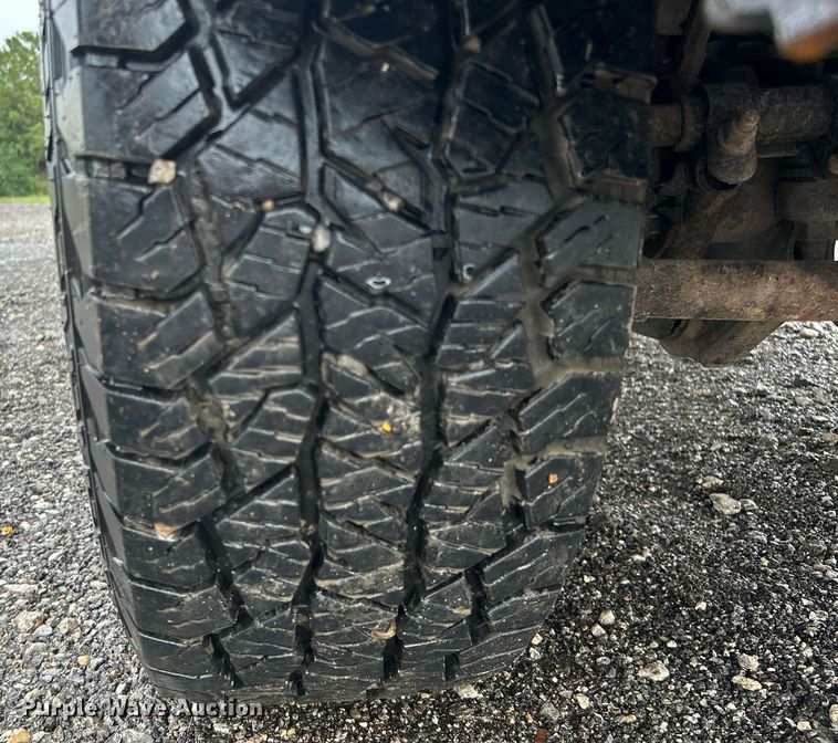 image for item LV9092 2010 Ford F350 Super Duty XL  flatbed pickup truck