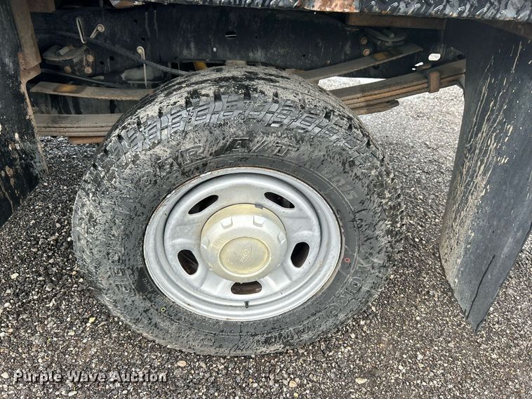 image for item LV9092 2010 Ford F350 Super Duty XL  flatbed pickup truck