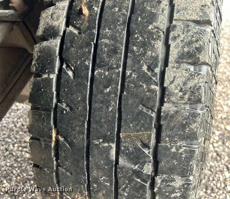 image for item LV9092 2010 Ford F350 Super Duty XL  flatbed pickup truck