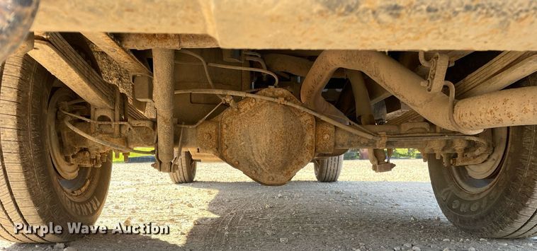 image for item LV9925 2006 Chevrolet Silverado 2500HD  utility bed pickup truck