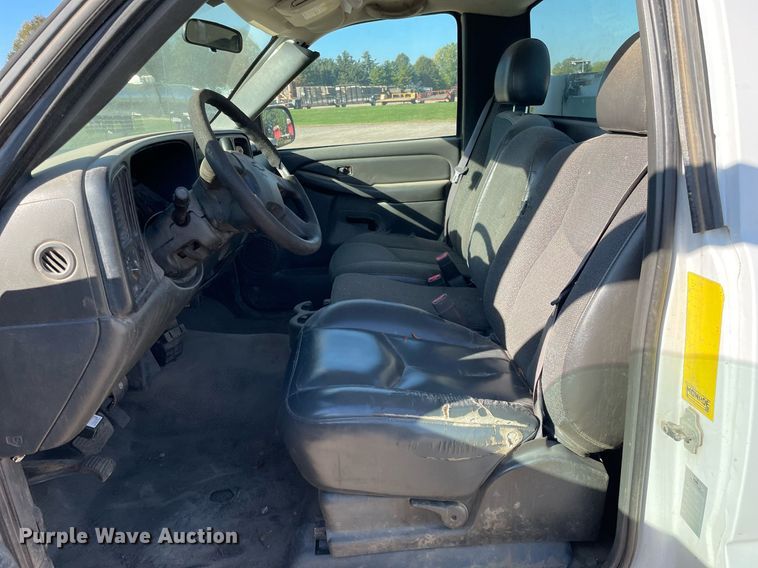 image for item LV9925 2006 Chevrolet Silverado 2500HD  utility bed pickup truck