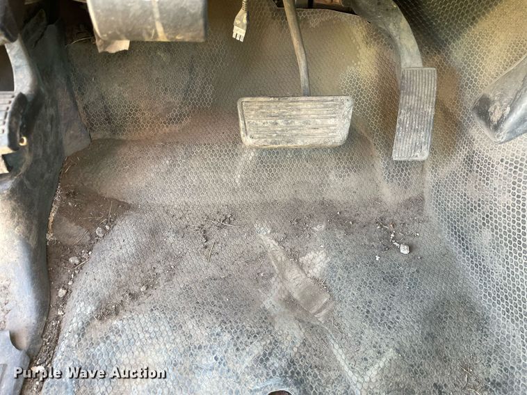 image for item LV9925 2006 Chevrolet Silverado 2500HD  utility bed pickup truck