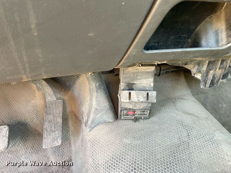 image for item LV9925 2006 Chevrolet Silverado 2500HD  utility bed pickup truck