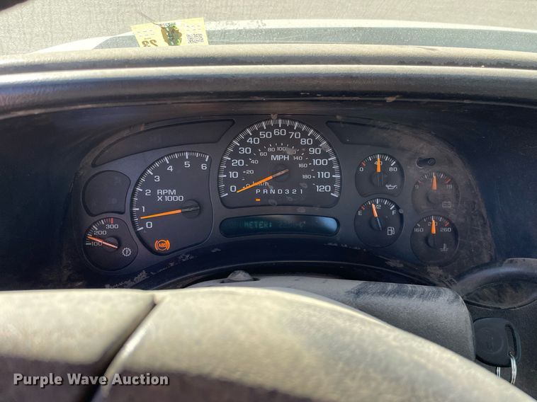 image for item LV9925 2006 Chevrolet Silverado 2500HD  utility bed pickup truck