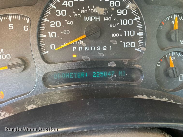 image for item LV9925 2006 Chevrolet Silverado 2500HD  utility bed pickup truck