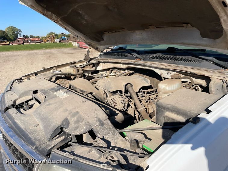 image for item LV9925 2006 Chevrolet Silverado 2500HD  utility bed pickup truck