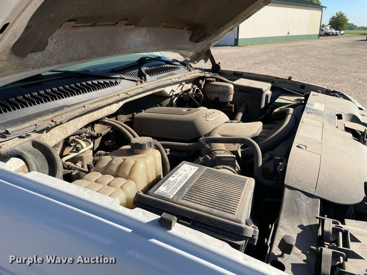 image for item LV9925 2006 Chevrolet Silverado 2500HD  utility bed pickup truck