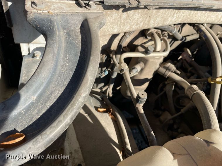 image for item LV9925 2006 Chevrolet Silverado 2500HD  utility bed pickup truck