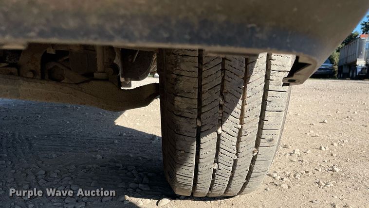 image for item LV9925 2006 Chevrolet Silverado 2500HD  utility bed pickup truck