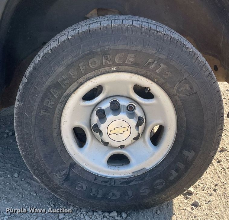 image for item LV9925 2006 Chevrolet Silverado 2500HD  utility bed pickup truck