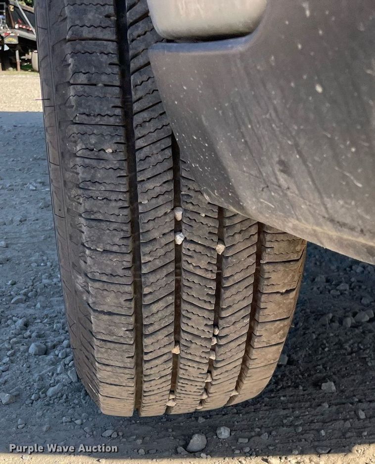 image for item LV9925 2006 Chevrolet Silverado 2500HD  utility bed pickup truck