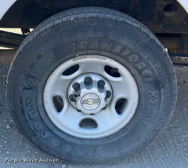 image for item LV9925 2006 Chevrolet Silverado 2500HD  utility bed pickup truck