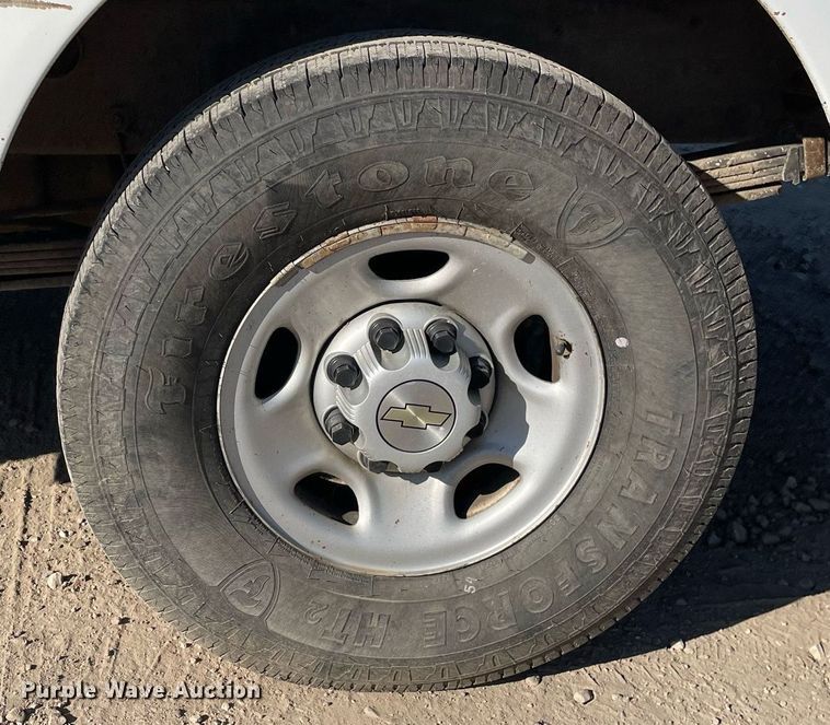 image for item LV9925 2006 Chevrolet Silverado 2500HD  utility bed pickup truck