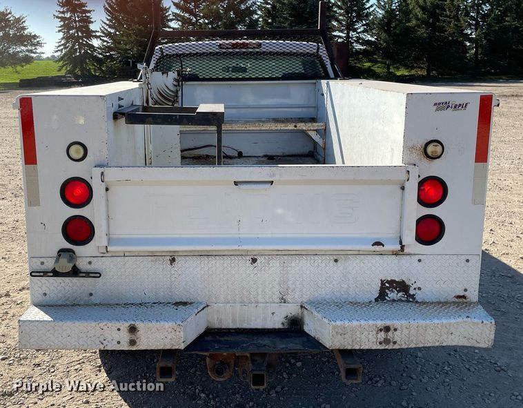 image for item LV9926 2004 Chevrolet Silverado 2500HD  utility bed pickup truck