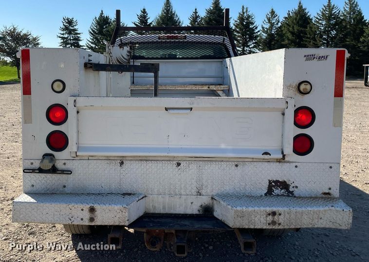 image for item LV9926 2004 Chevrolet Silverado 2500HD  utility bed pickup truck