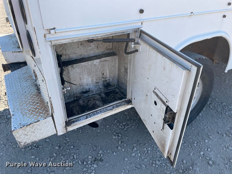 image for item LV9926 2004 Chevrolet Silverado 2500HD  utility bed pickup truck