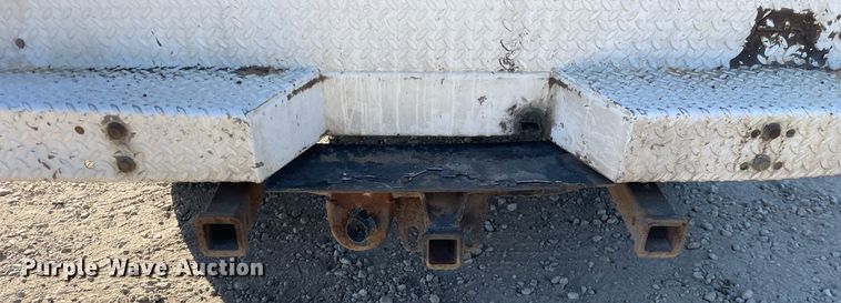 image for item LV9926 2004 Chevrolet Silverado 2500HD  utility bed pickup truck