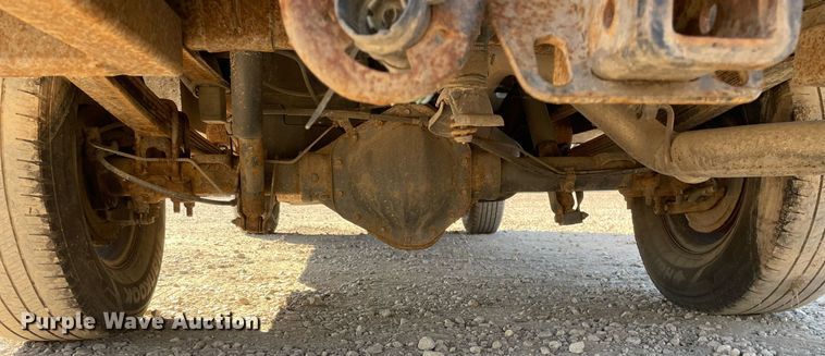 image for item LV9926 2004 Chevrolet Silverado 2500HD  utility bed pickup truck