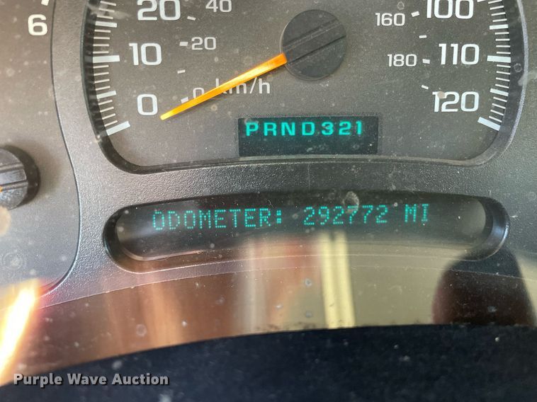 image for item LV9926 2004 Chevrolet Silverado 2500HD  utility bed pickup truck