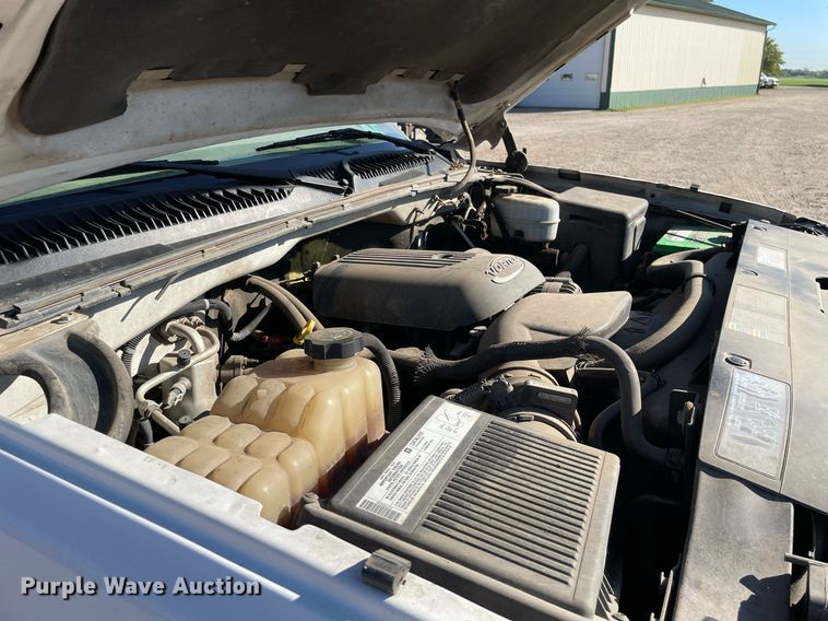 image for item LV9926 2004 Chevrolet Silverado 2500HD  utility bed pickup truck