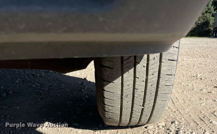 image for item LV9926 2004 Chevrolet Silverado 2500HD  utility bed pickup truck