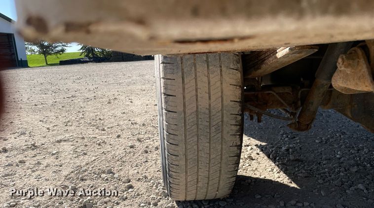 image for item LV9926 2004 Chevrolet Silverado 2500HD  utility bed pickup truck