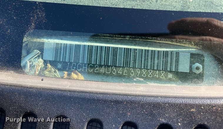 image for item LV9926 2004 Chevrolet Silverado 2500HD  utility bed pickup truck