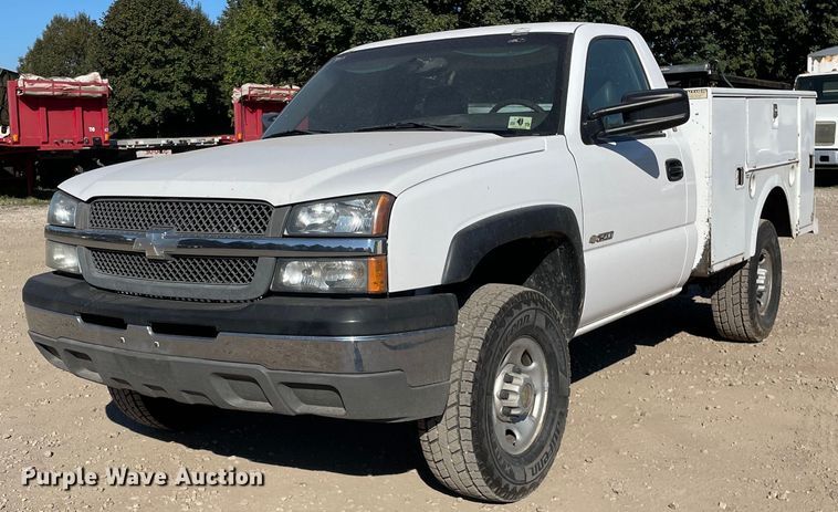 image for item LV9927 2003 Chevrolet Silverado 2500HD  utility bed pickup truck