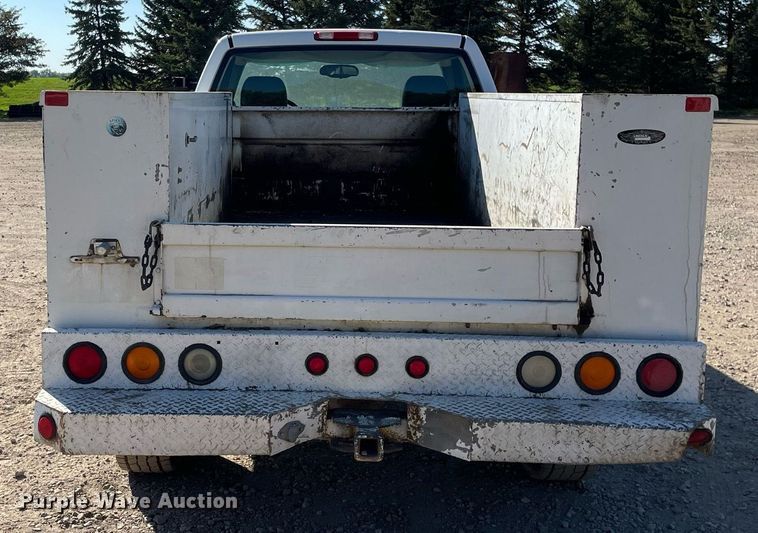 image for item LV9927 2003 Chevrolet Silverado 2500HD  utility bed pickup truck