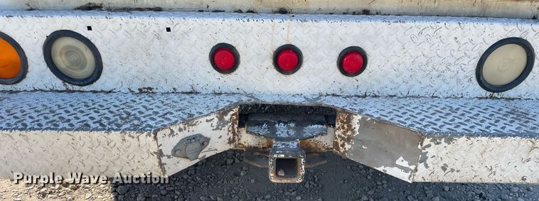 image for item LV9927 2003 Chevrolet Silverado 2500HD  utility bed pickup truck