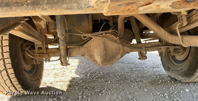 image for item LV9927 2003 Chevrolet Silverado 2500HD  utility bed pickup truck