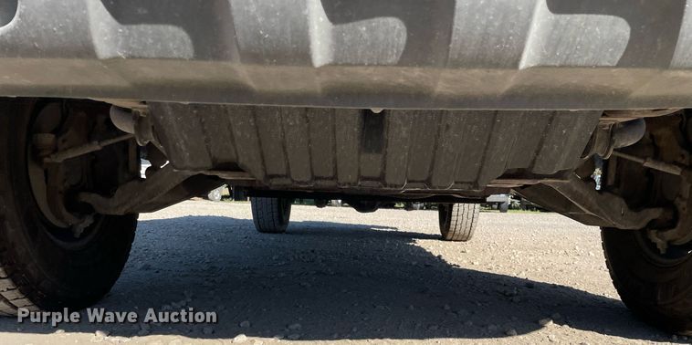 image for item LV9927 2003 Chevrolet Silverado 2500HD  utility bed pickup truck