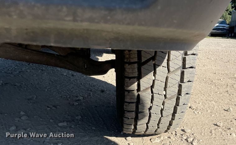 image for item LV9927 2003 Chevrolet Silverado 2500HD  utility bed pickup truck