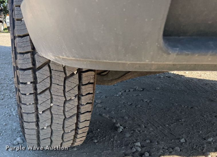 image for item LV9927 2003 Chevrolet Silverado 2500HD  utility bed pickup truck