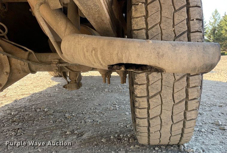 image for item LV9927 2003 Chevrolet Silverado 2500HD  utility bed pickup truck