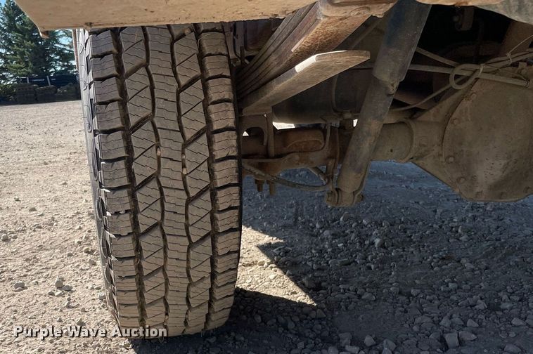 image for item LV9927 2003 Chevrolet Silverado 2500HD  utility bed pickup truck